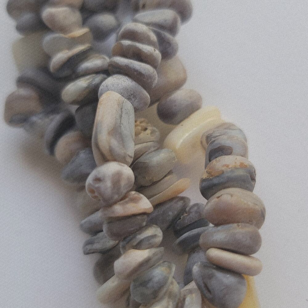 Vintage Necklace Gray Stone Chip Multi Strand With Large Shell Crescent Pendant - Picture 4 of 10